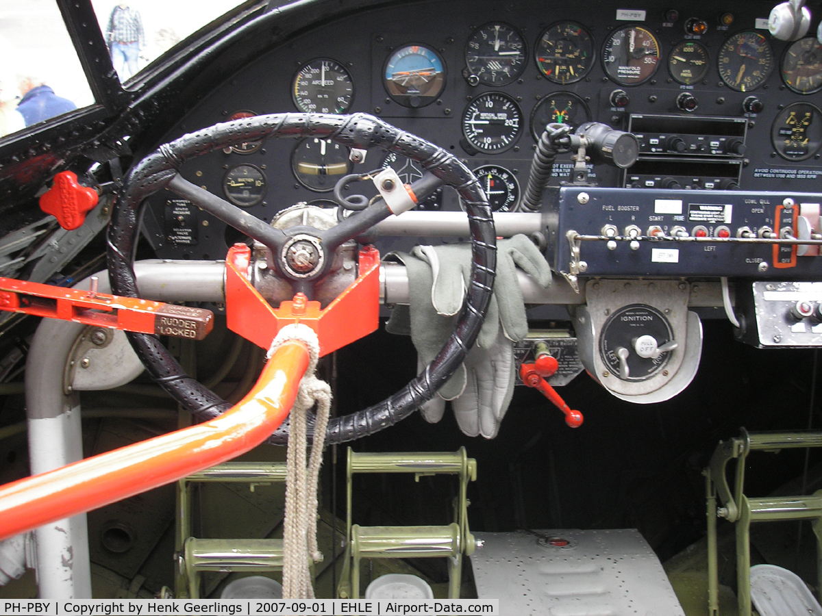 PH-PBY, 1941 Consolidated PBY-5A Catalina C/N 300, Cockpit Catalina