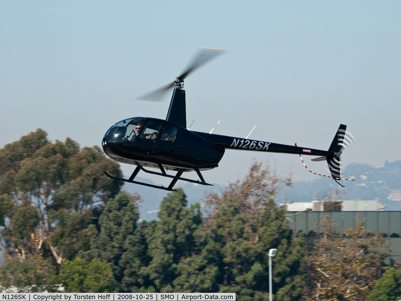 N126SK, 2008 Robinson R44 II C/N 12382, N126SK slowing to a hover while arriving on RWY 21