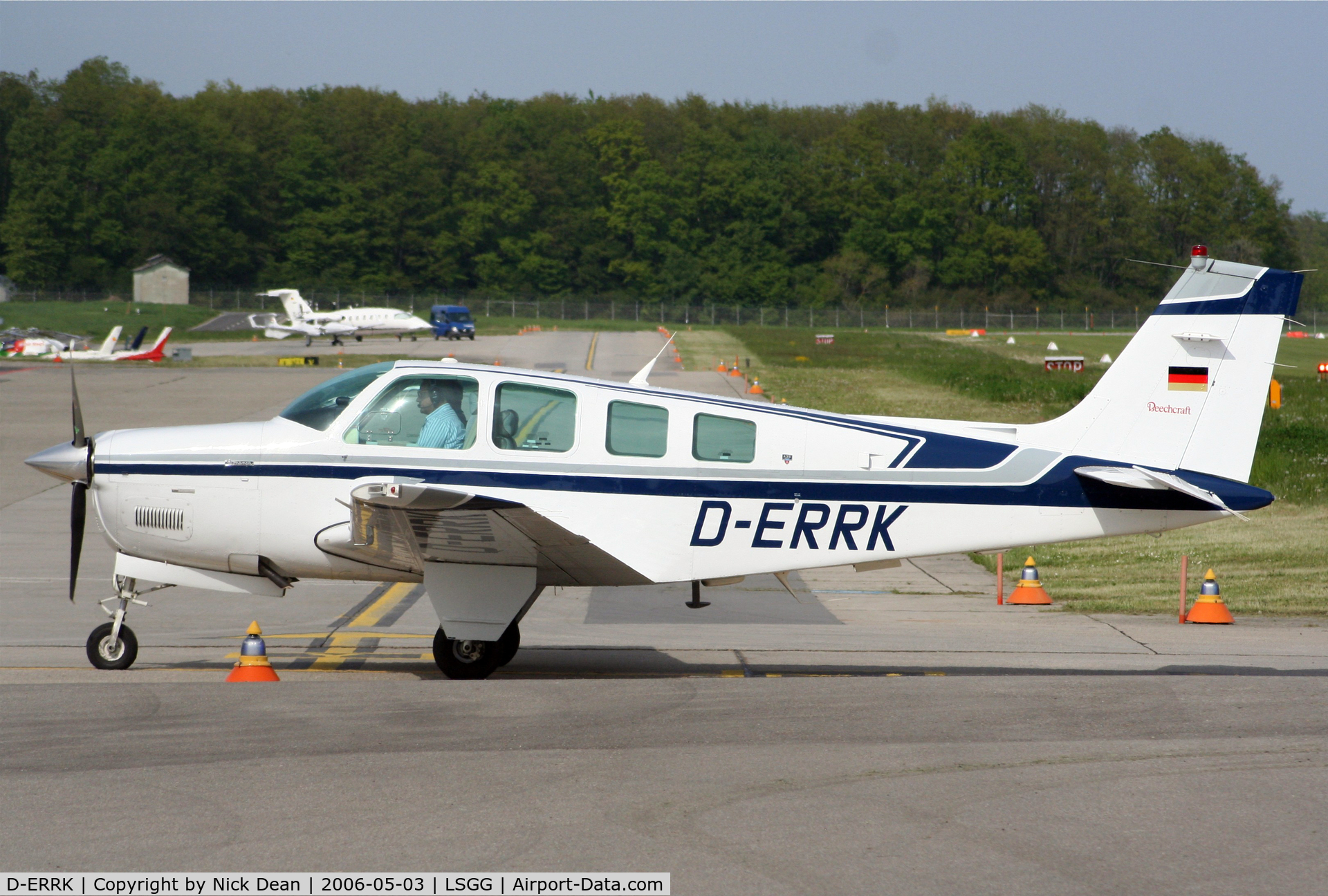 D-ERRK, Beech A36 Bonanza 36 Bonanza 36 C/N E-2913, /