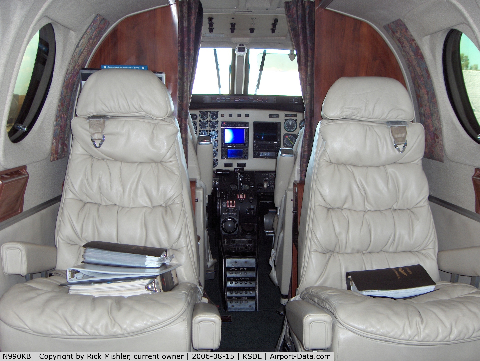 N990KB, 1982 Beech C90 King Air C/N LJ-1046, Cabin shot