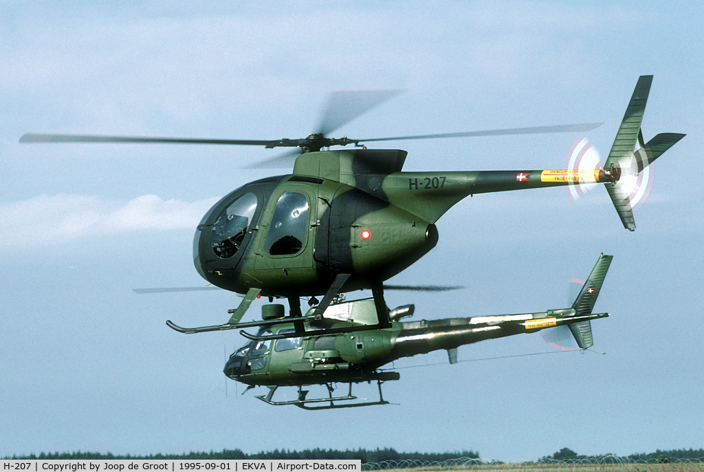 H-207, Hughes 500M C/N 41-0207M, The two helicopter types of the Danish Army flying together. The Hughes 369HM was a spotter heli, while the AS-550C2 had tank killer capabilities. The 369 is now wfu.