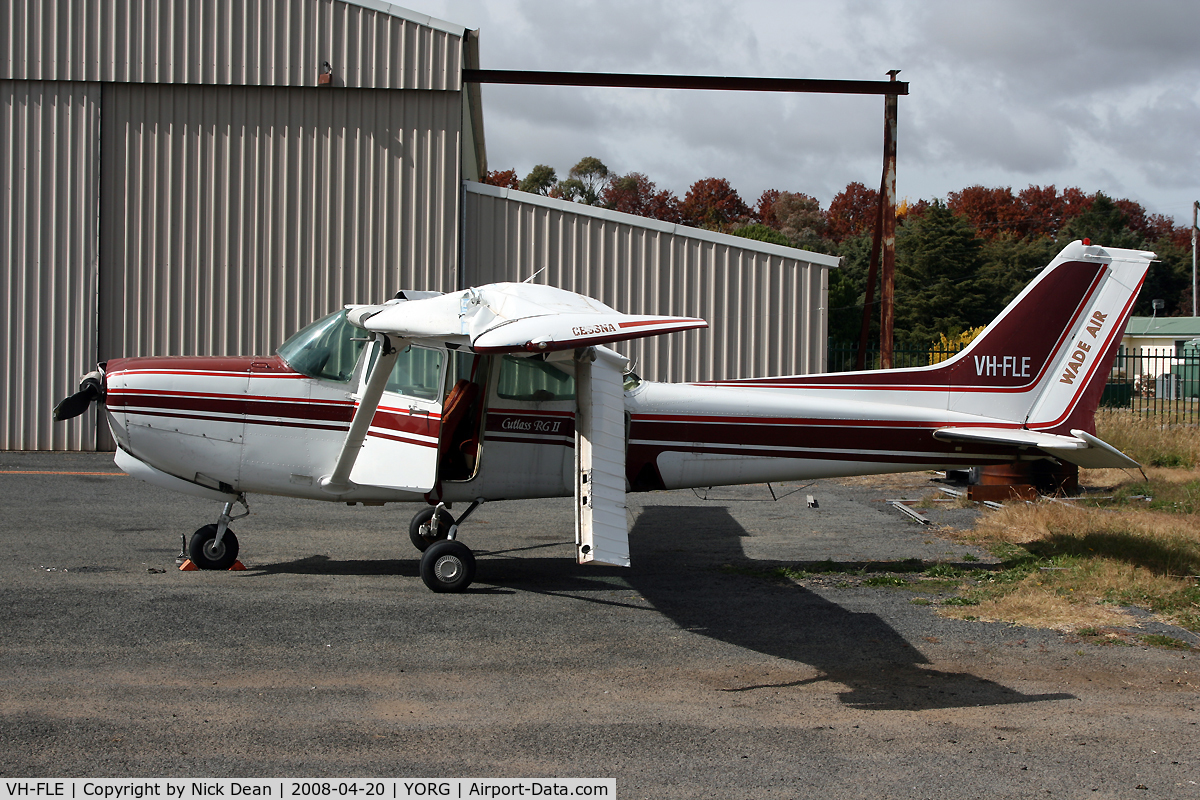 VH-FLE, Cessna 172RG Cutlass RG C/N 172RG0911, /