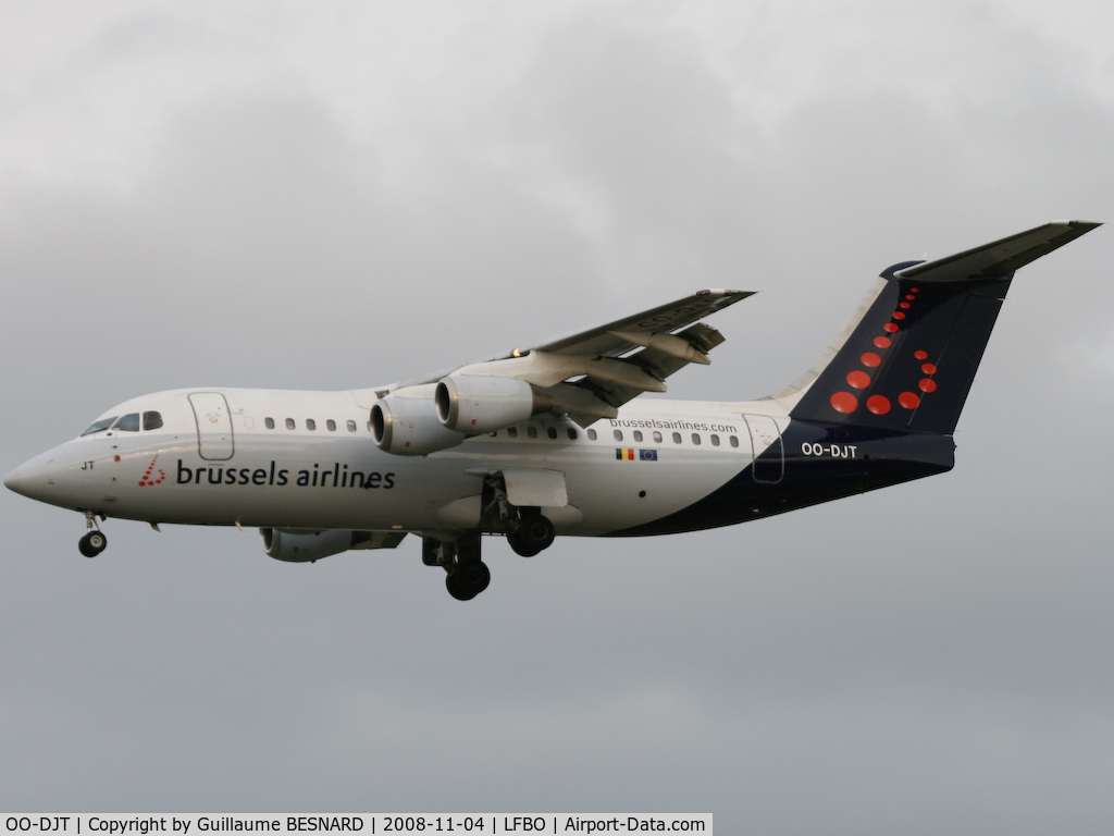 OO-DJT, 1996 British Aerospace Avro 146-RJ85 C/N E.2294, Landing 32L