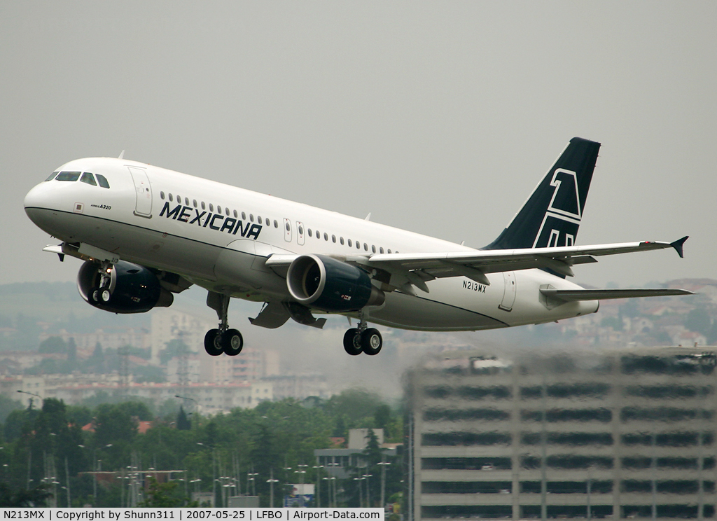 N213MX, 2007 Airbus A320-214 C/N 3123, Take off for delivery flight...