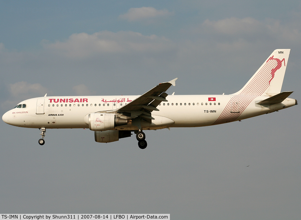 TS-IMN, 2000 Airbus A320-211 C/N 1187, Landing rwy 32L