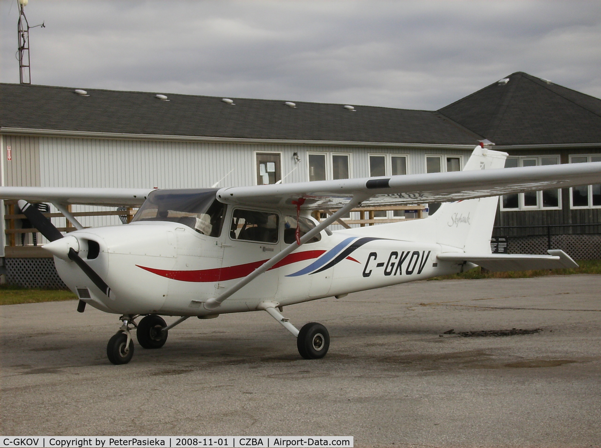 C-GKOV, 2000 Cessna 172R C/N 17280895, Spectrum Airways training aircraft, Burlington Airport, Ontario Canada