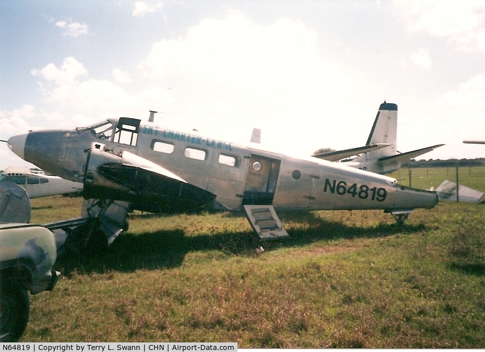 N64819, 1943 Beech RC-45J Expeditor C/N 5834, Setting in the grass in Wauchula, FL..