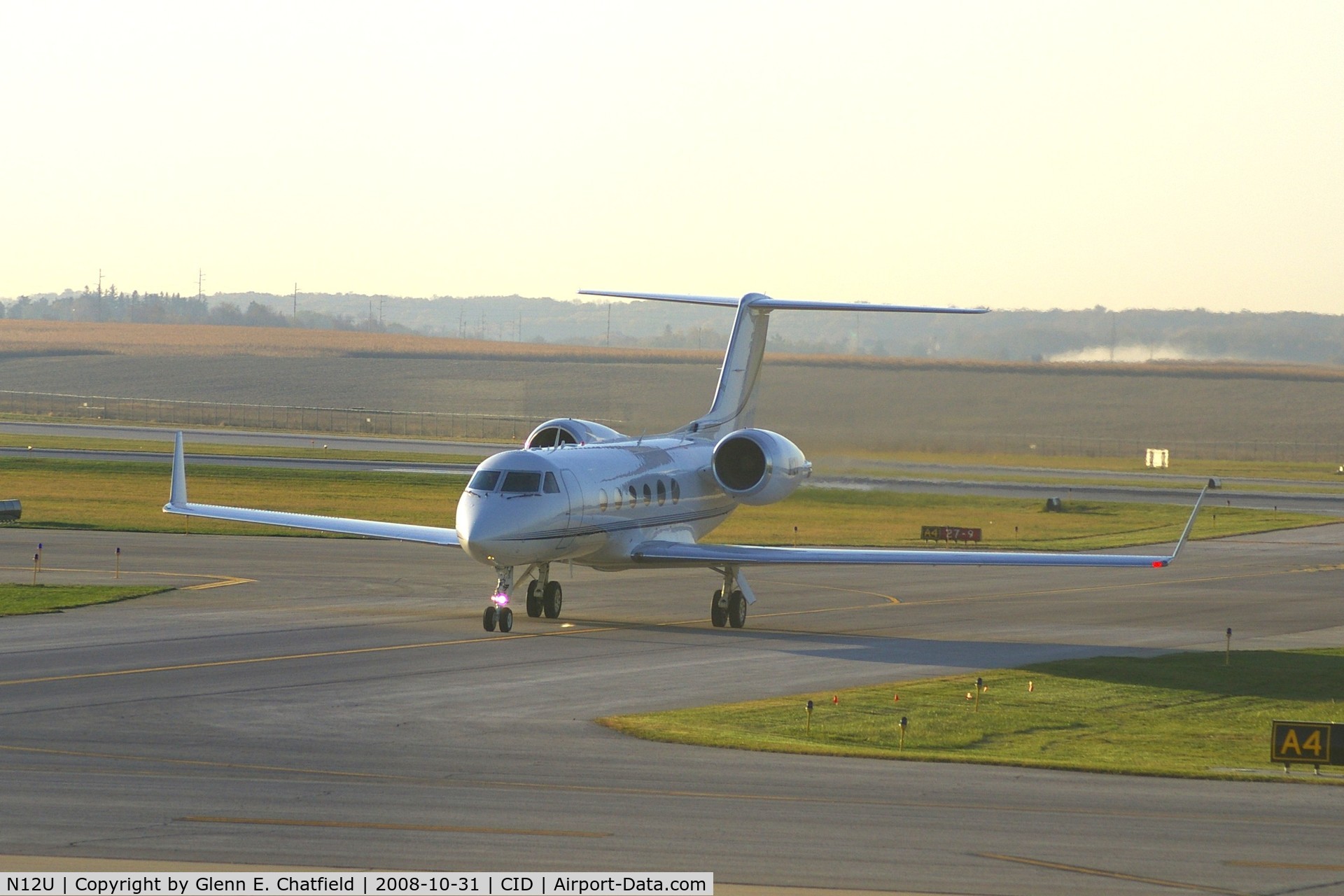 N12U, 1989 Gulfstream Aerospace Gulfstream IV C/N 1112, Taxiing inbound to Landmark