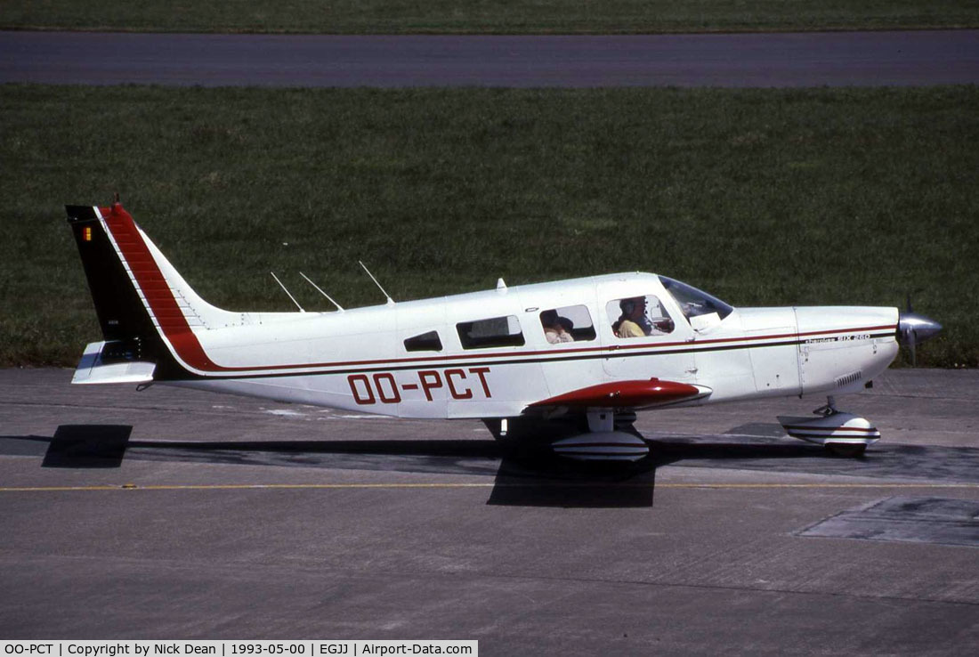 OO-PCT, 1974 Piper PA-32-260 Cherokee Six Cherokee Six C/N 32-7400002, Now registered G-CCFI