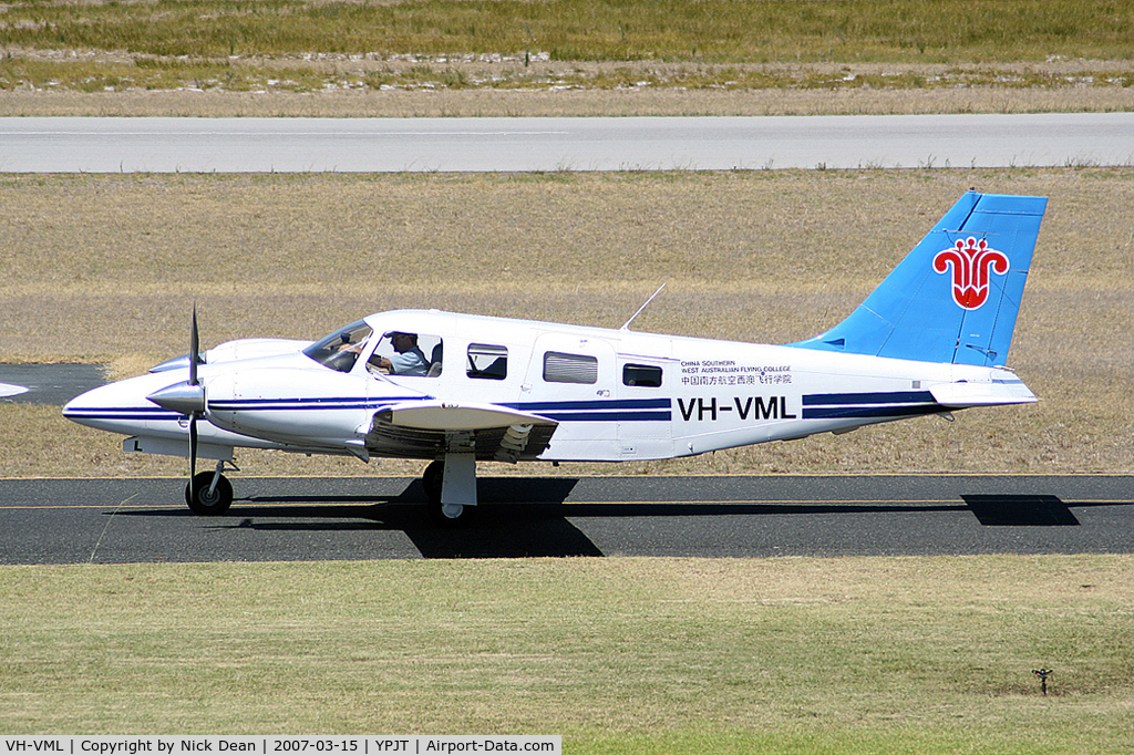 VH-VML, 2001 Piper PA-34-220T C/N 3449213, /