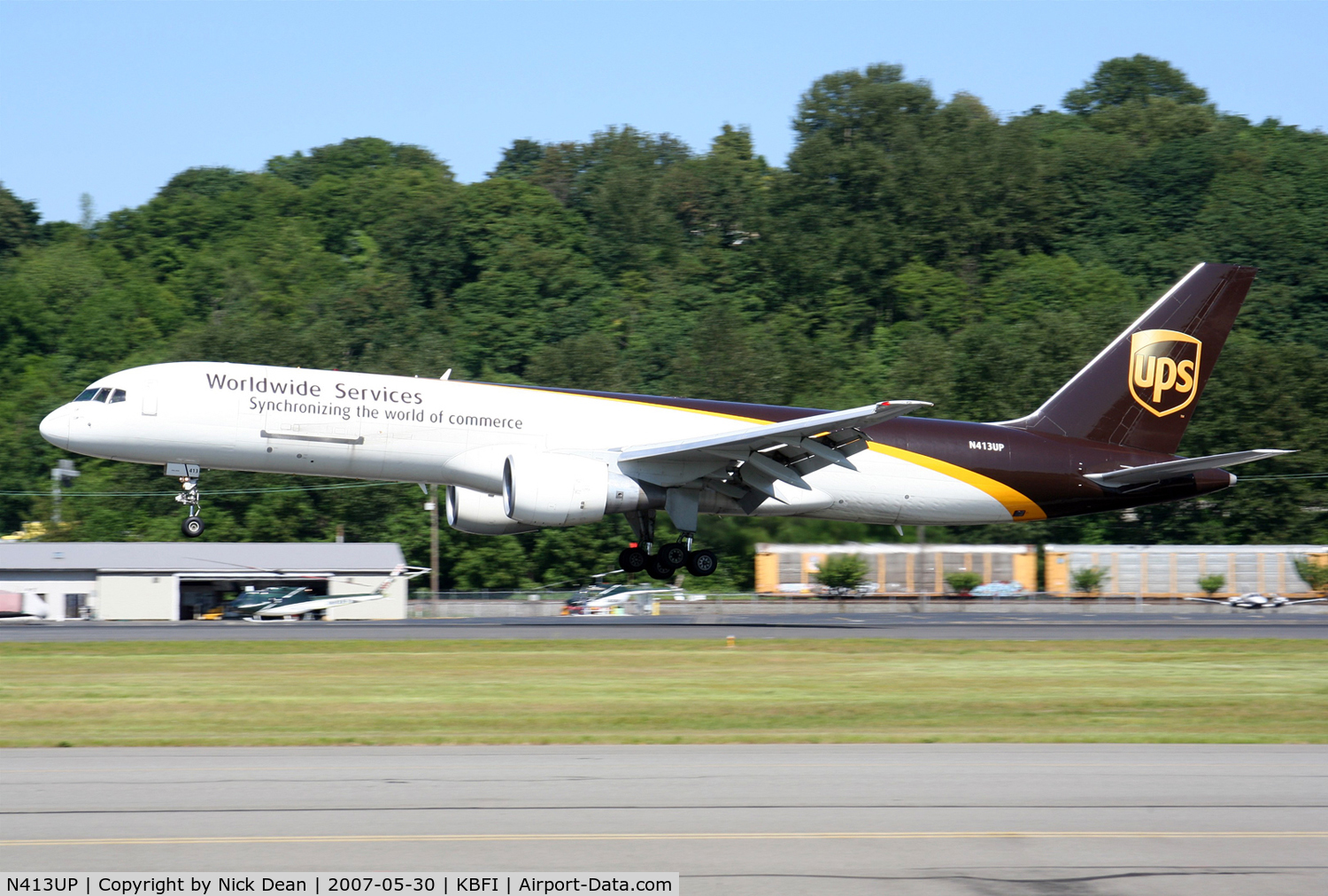 N413UP, 1988 Boeing 757-24APF C/N 23853, /