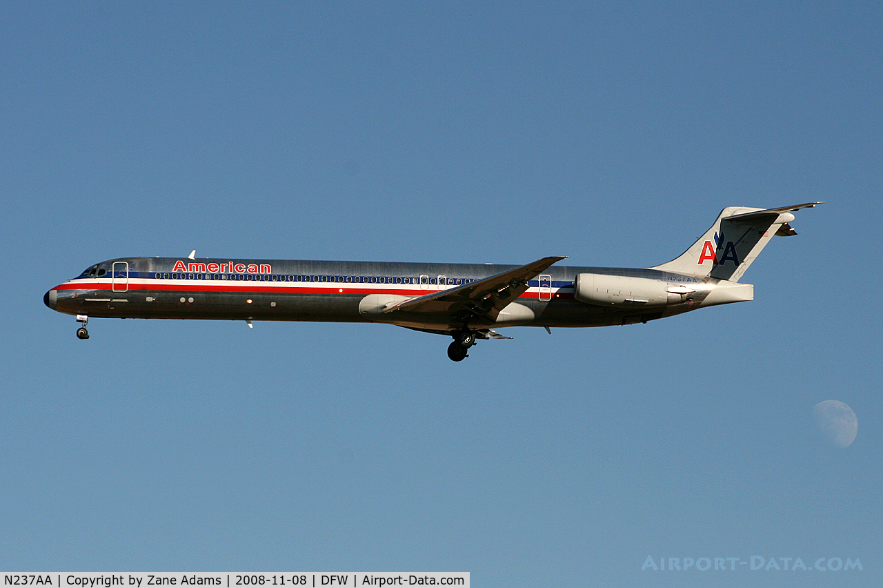 N237AA, 1984 McDonnell Douglas MD-82 (DC-9-82) C/N 49253, Landing runway 36L at DFW