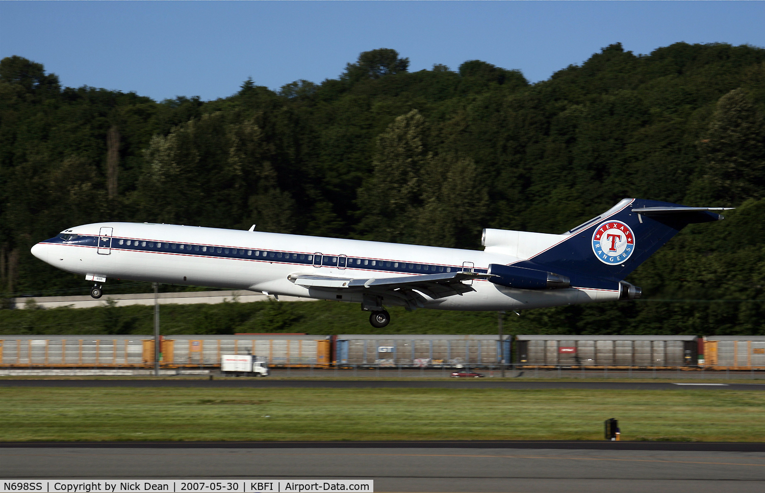 N698SS, 1977 Boeing 727-223 C/N 21369, Texas Rangers side