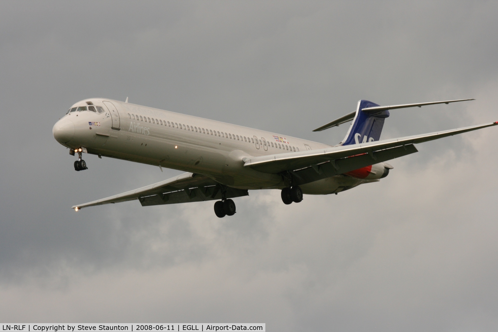 LN-RLF, 1985 McDonnell Douglas MD-82 (DC-9-82) C/N 49383, Taken at London Heathrow 11th June 2008