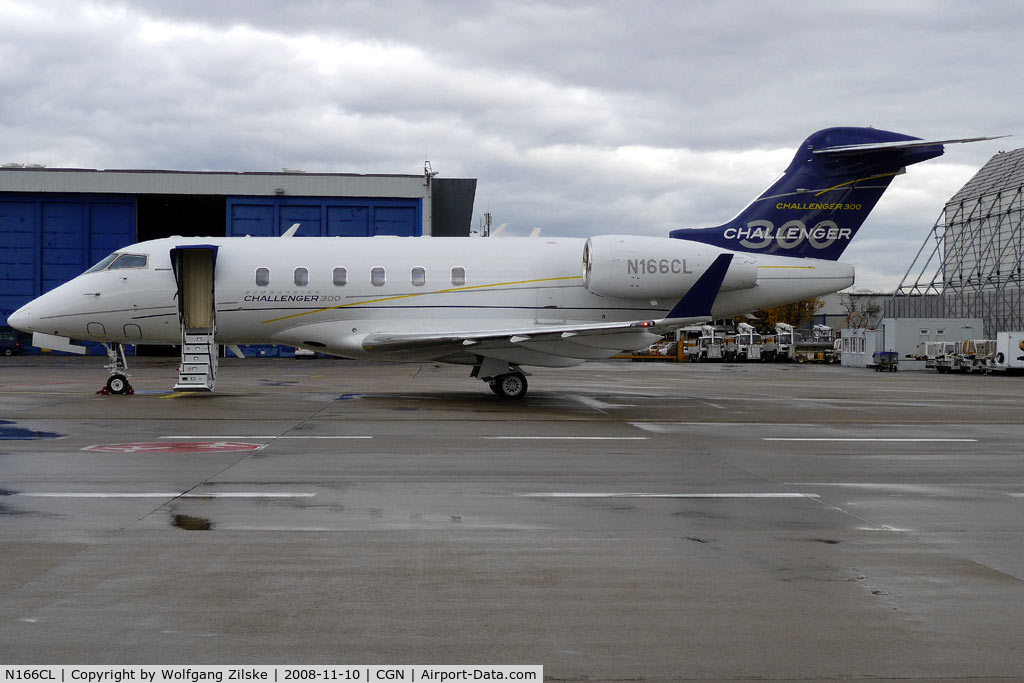N166CL, 2007 Bombardier Challenger 300 (BD-100-1A10) C/N 20166, visitor