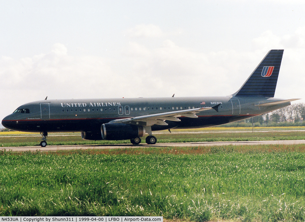 N453UA, 1999 Airbus A320-232 C/N 1001, Rolling for delivery flight