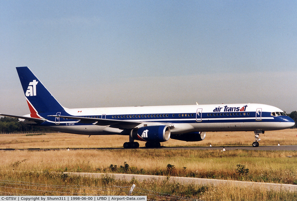 C-GTSV, 1993 Boeing 757-28A C/N 25622, Rolling to the terminal...
