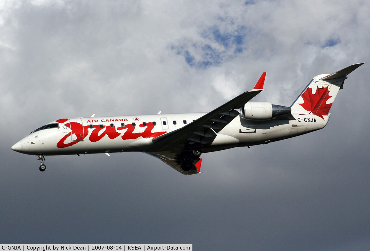 C-GNJA, 2004 b CRJ-200ER (CL-600-2B19) C/N 8004, /