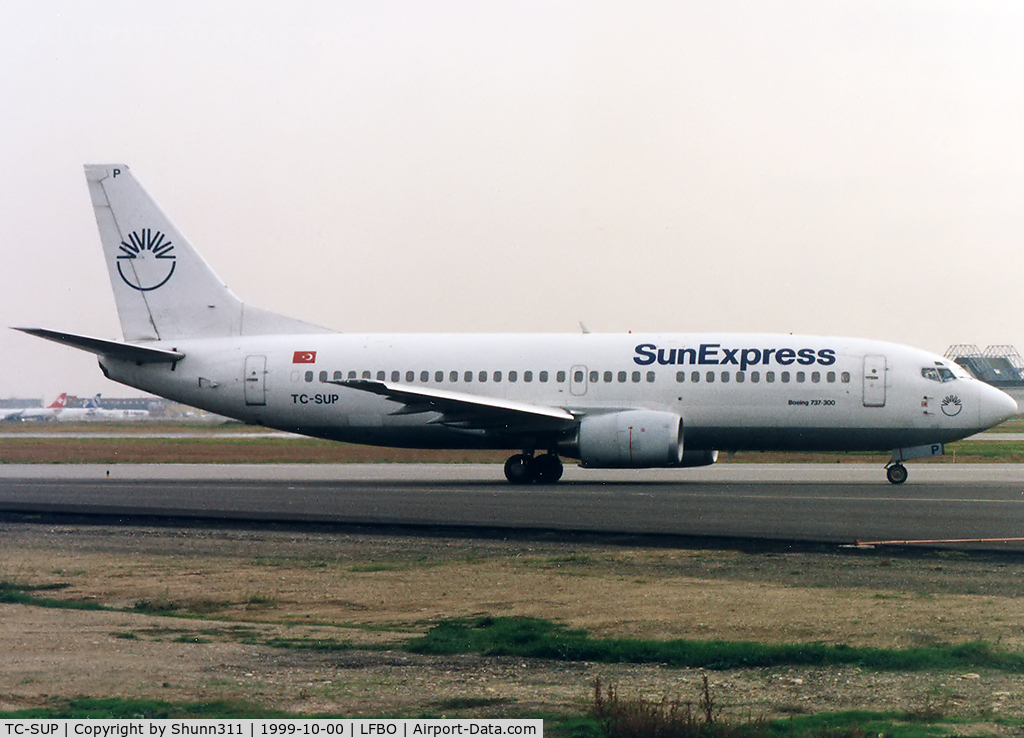 TC-SUP, 1991 Boeing 737-3Y0 C/N 24908, Rolling holding point rwy 14L for departure...