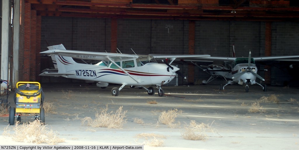 N725ZN, 1979 Cessna 172N C/N 17272734, At Laramie