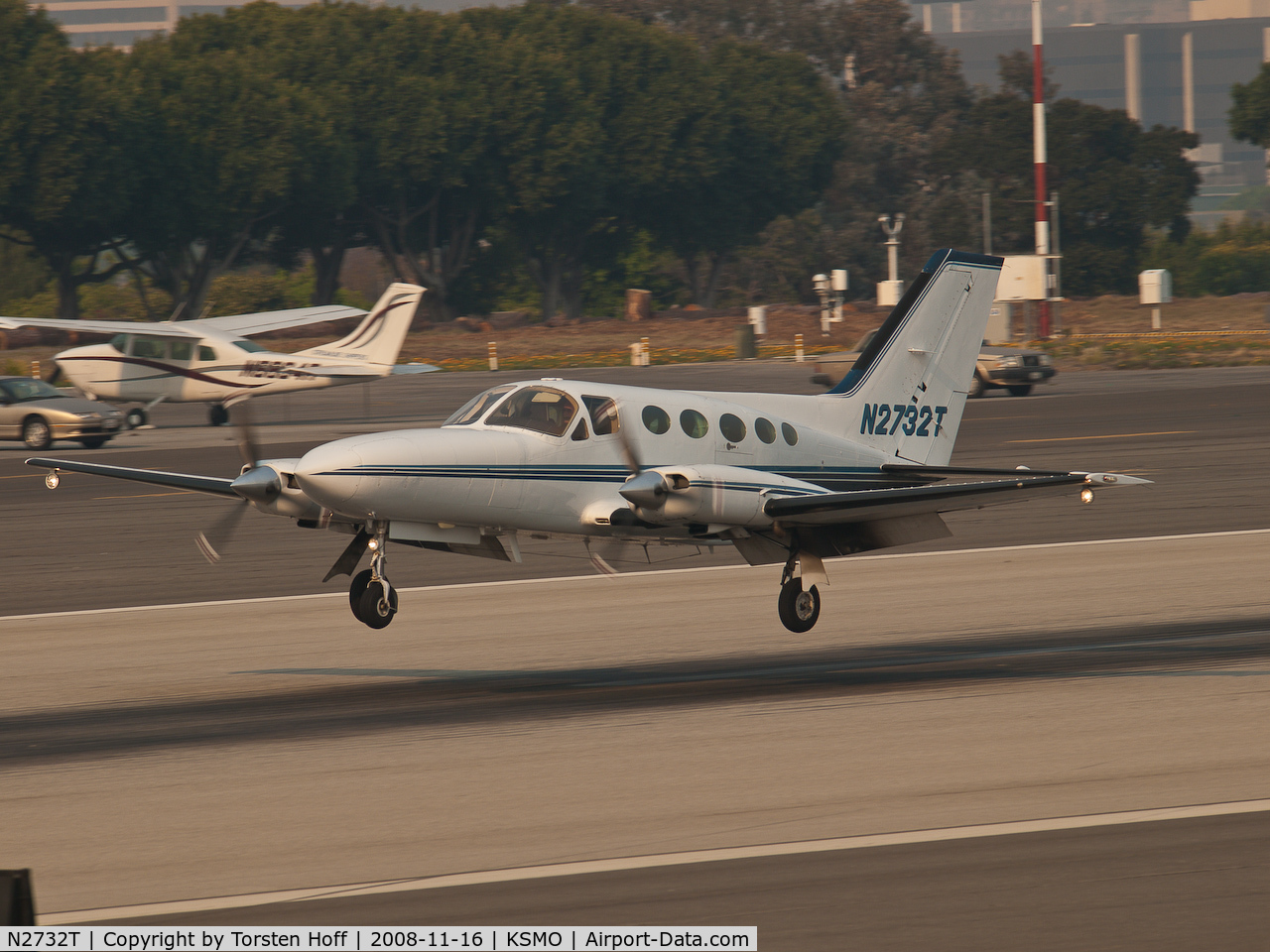 N2732T, 1979 Cessna 414A Chancellor C/N 414A0449, N2732T arriving on RWY 21