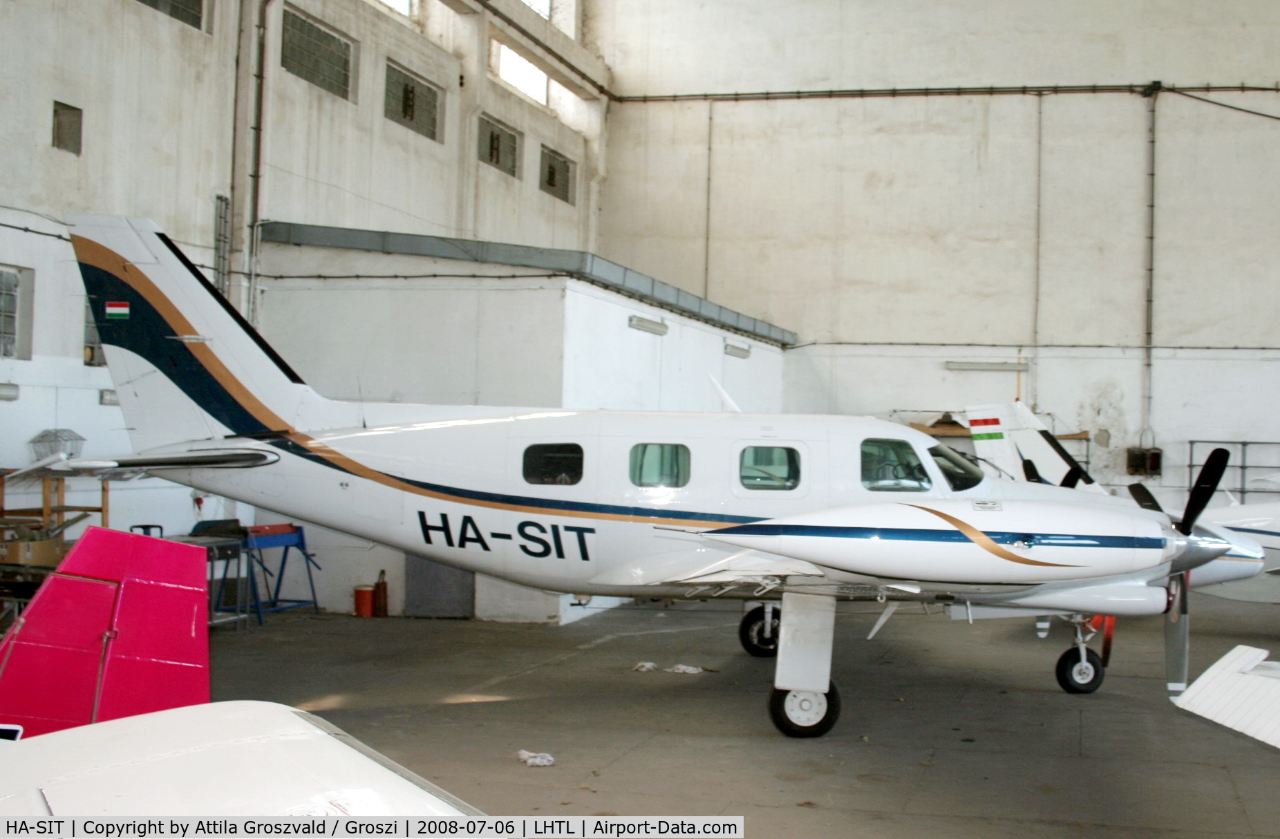 HA-SIT, 1977 Piper PA-31T Cheyenne C/N 31T-7820011, Tököl airport / hangar