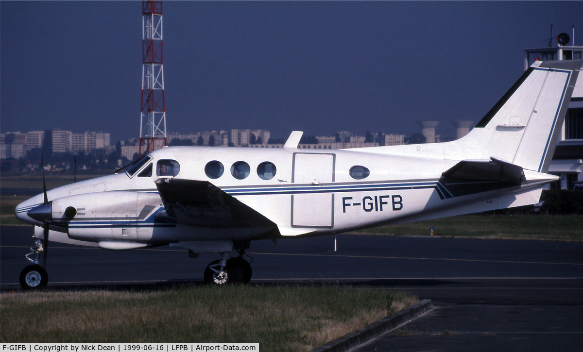 F-GIFB, 1969 Beech B90 King Air C/N LJ-453, so is this one