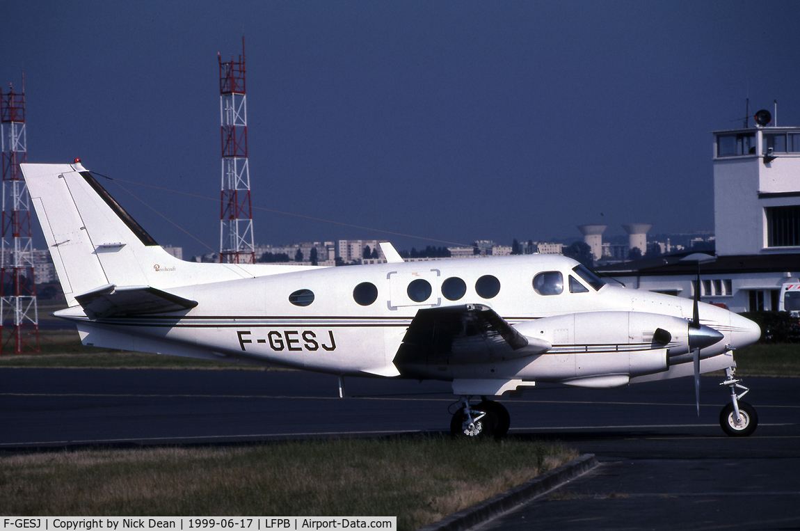 F-GESJ, 1974 Beech E90 King Air C/N LW-97, /