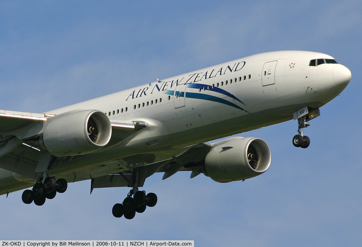 ZK-OKD, 2006 Boeing 777-219/ER C/N 29401, Final to r/w 02