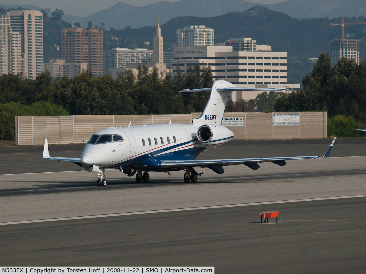 N533FX, 2007 Bombardier Challenger 300 (BD-100-1A10) C/N 20160, N533FX departing from RWY 21