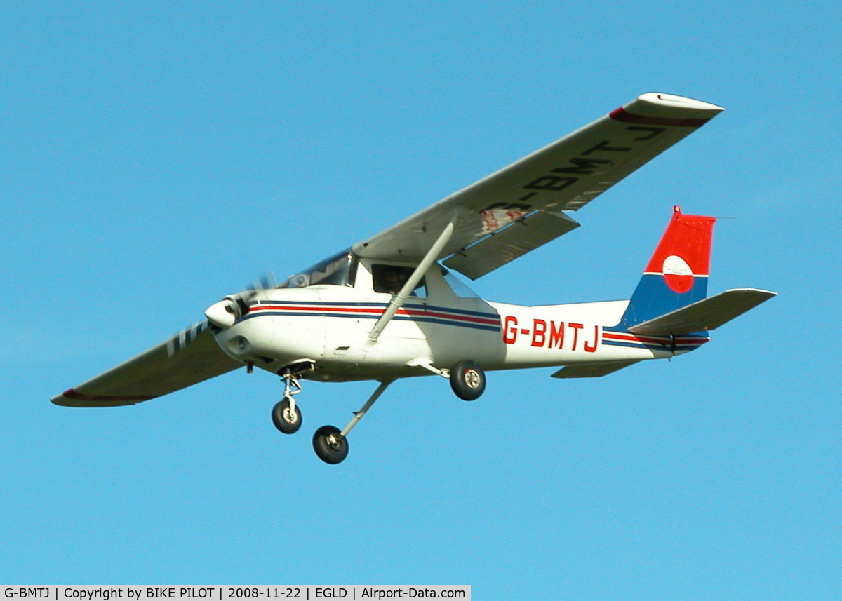 G-BMTJ, 1981 Cessna 152 C/N 152-85010, ONE OF THE PILOT CENTRE A/C ON APPROACH TO RUNWAY 24