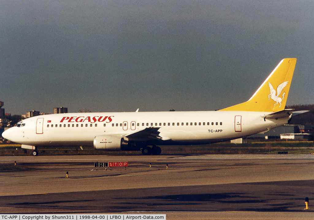 TC-APP, 1998 Boeing 737-4Q8 C/N 28202, Ready for take off rwy 15L