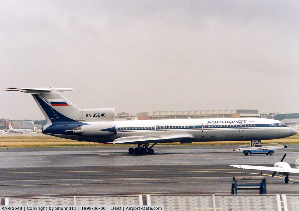 RA-85648, 1988 Tupolev Tu-154M C/N 88A786, PArked at the old terminal...