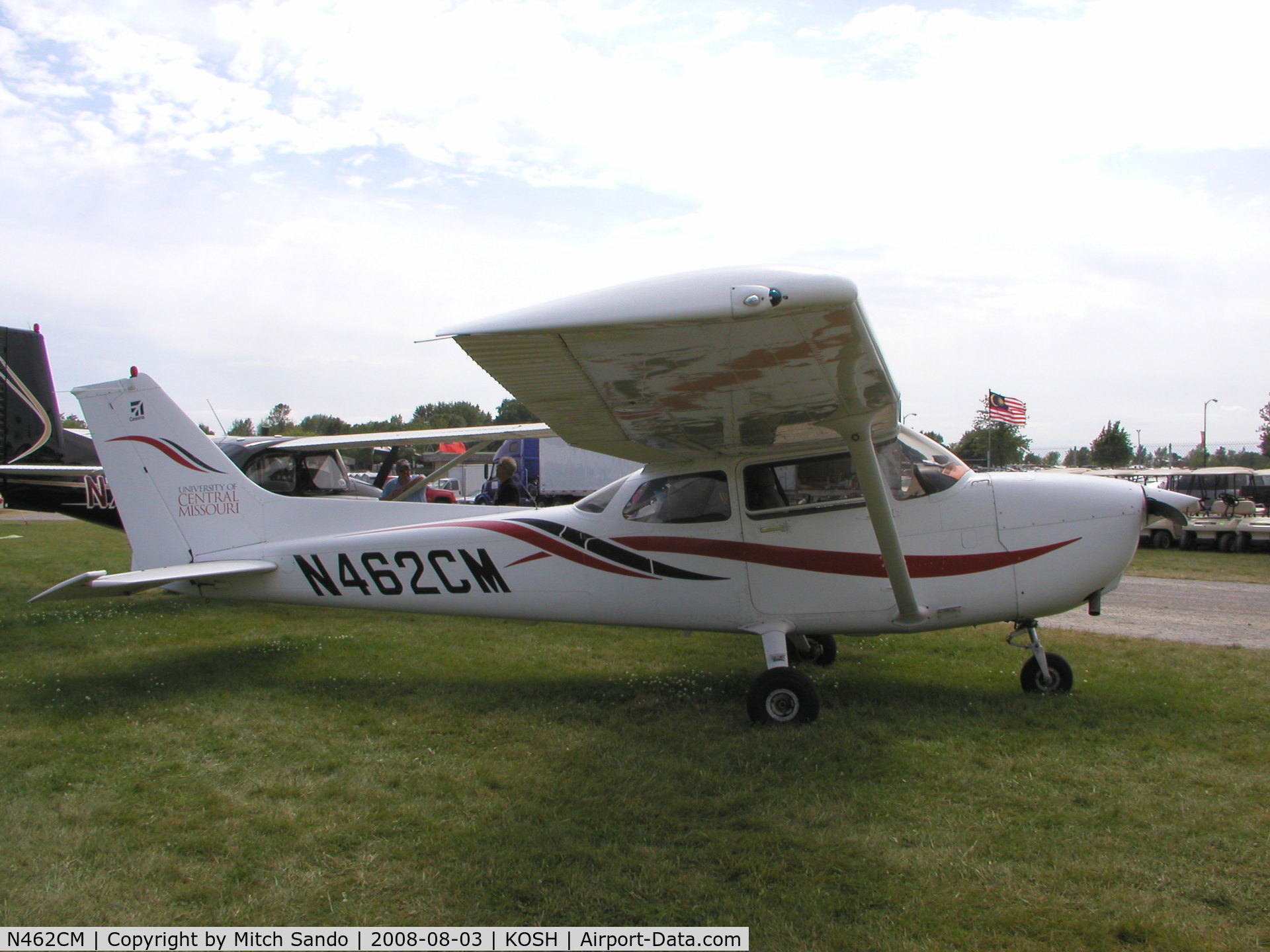N462CM, 2000 Cessna 172R C/N 17280854, EAA AirVenture 2008.