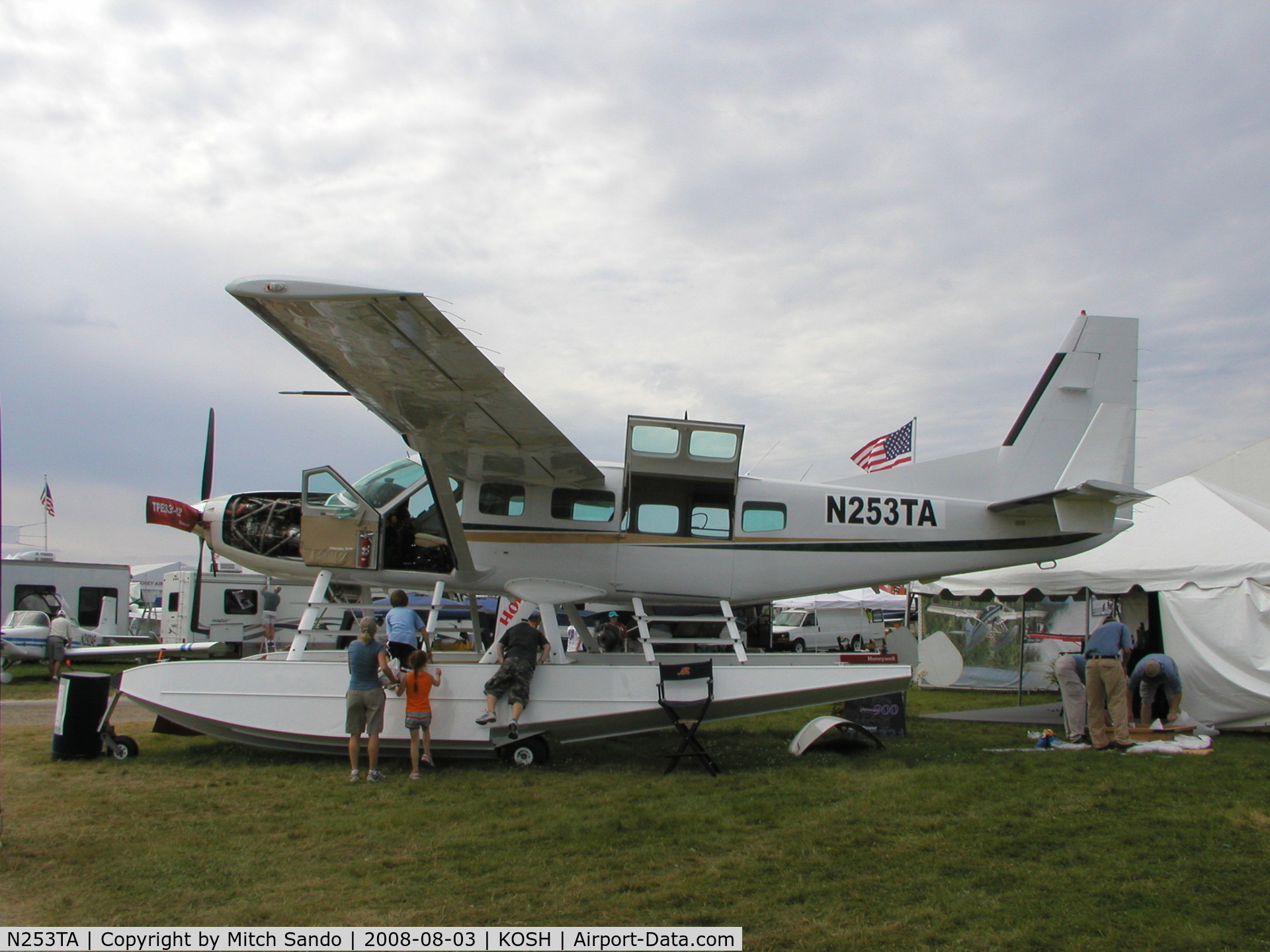 N253TA, 1992 Cessna 208 C/N 20800222, EAA AirVenture 2008.