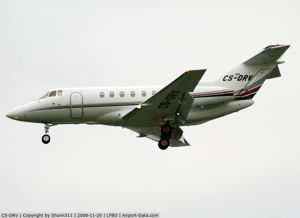 CS-DRV, 2006 Raytheon Hawker 800XP C/N 258825, Landing rwy 32L...