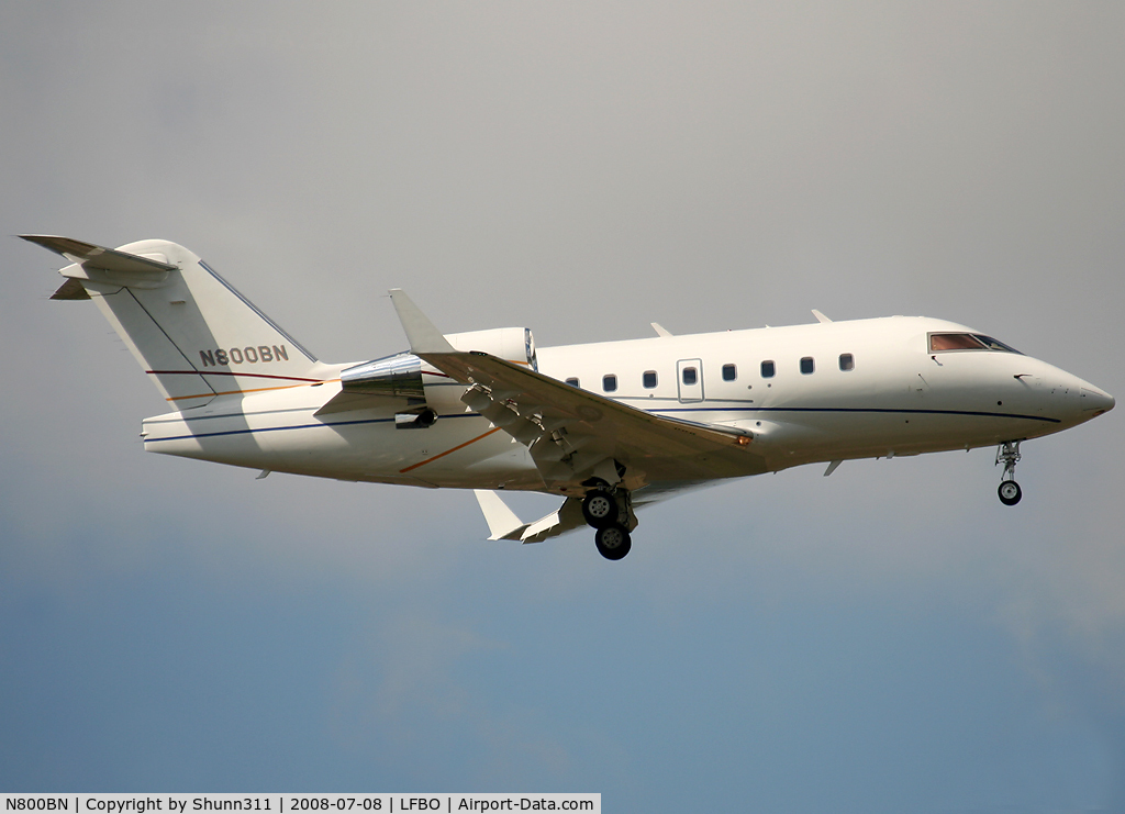 N800BN, 2004 Bombardier Challenger 604 C/N 5600, Landing rwy 32L...