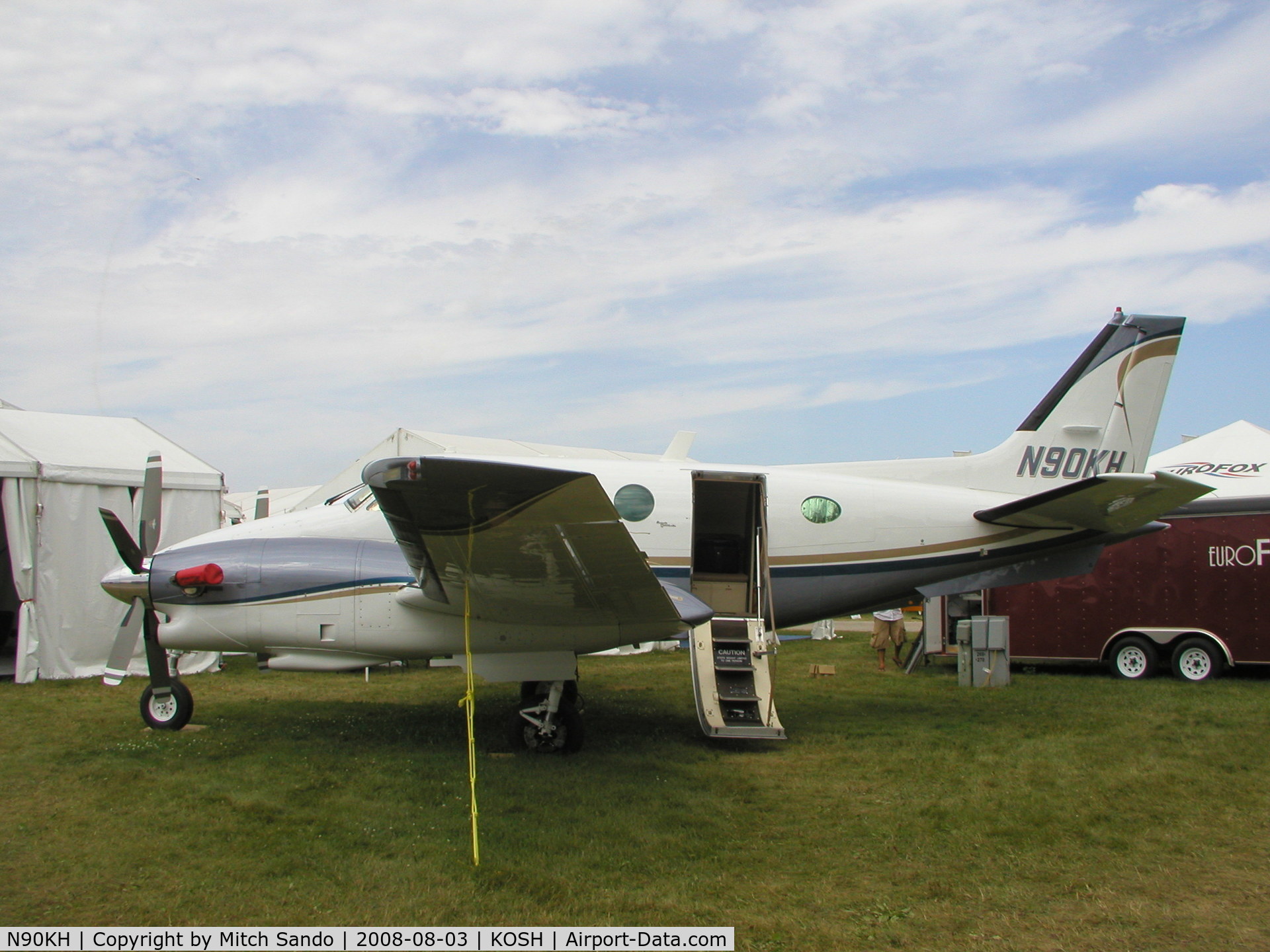 N90KH, 1971 Beech C90 King Air C/N LJ-542, EAA AirVenture 2008.