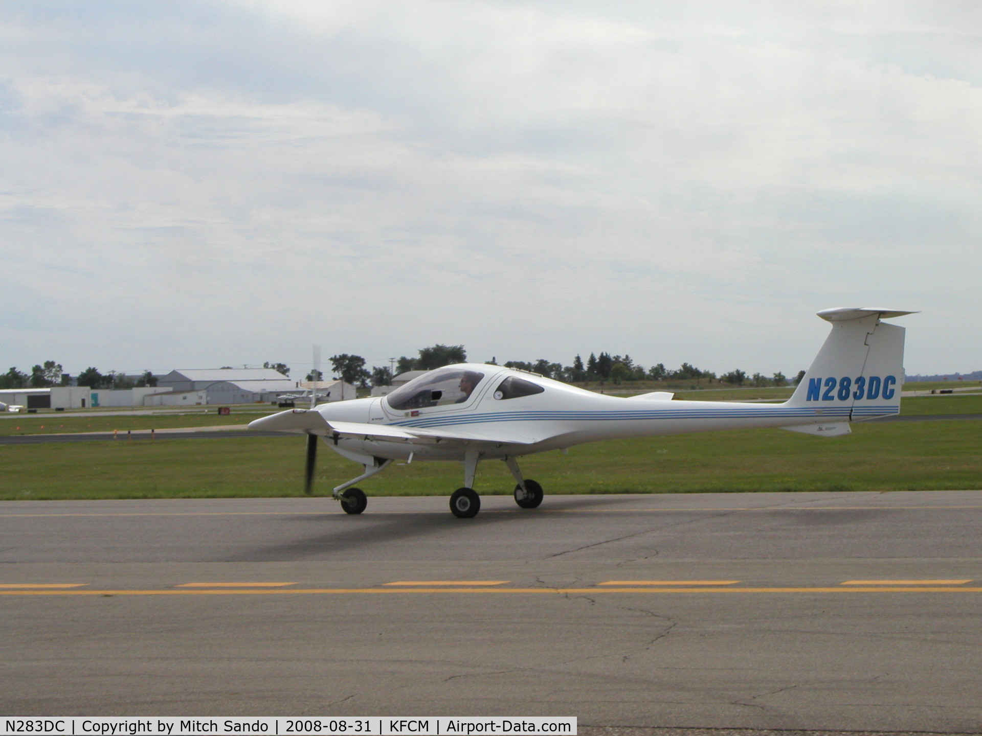 N283DC, 2004 Diamond DA-20C-1 Eclipse C/N C0283, Taxiing to Runway 18.