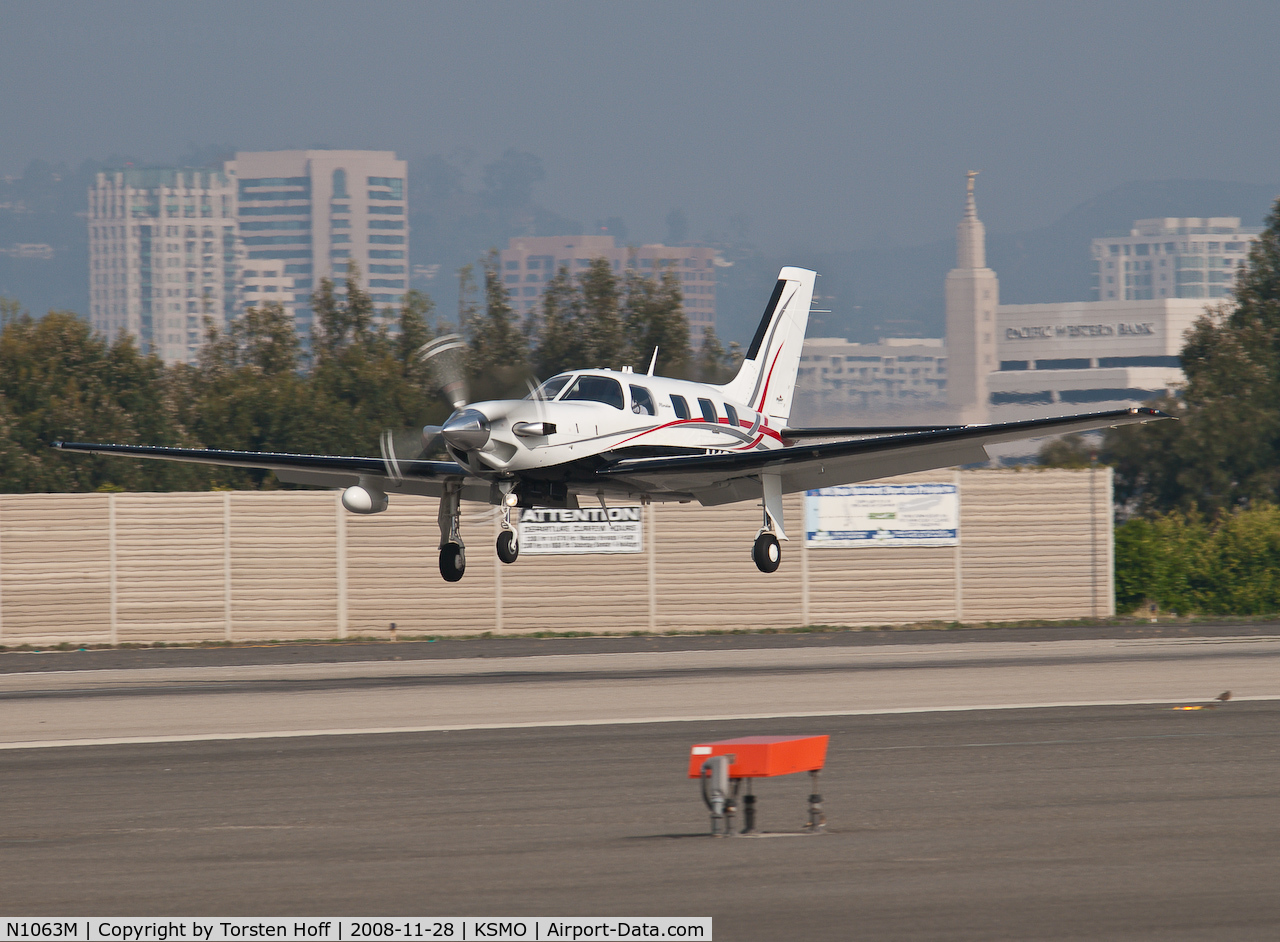 N1063M, 2006 Piper PA-46-500TP C/N 4697280, N1063M arriving on RWY 21