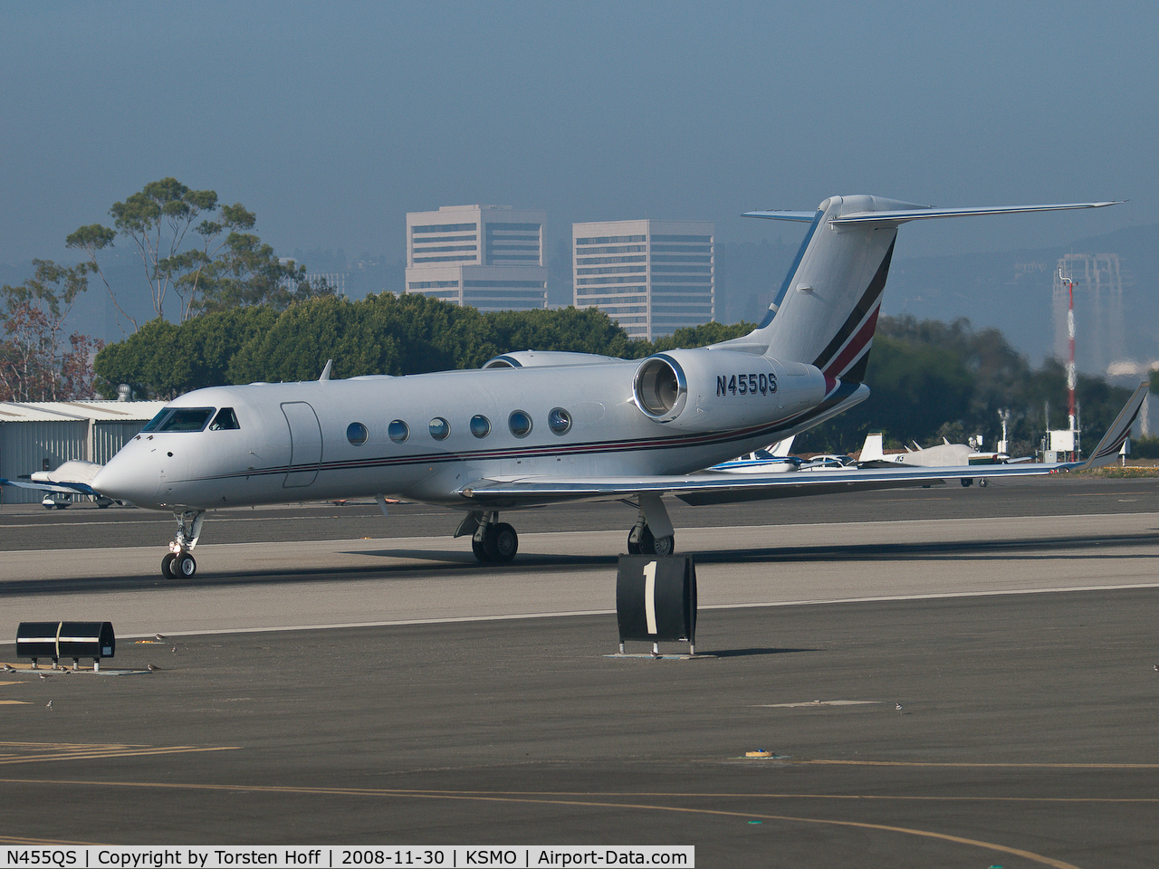 N455QS, 2007 Gulfstream Aerospace GIV-X (G450) C/N 4074, N455QS departing from RWY 21