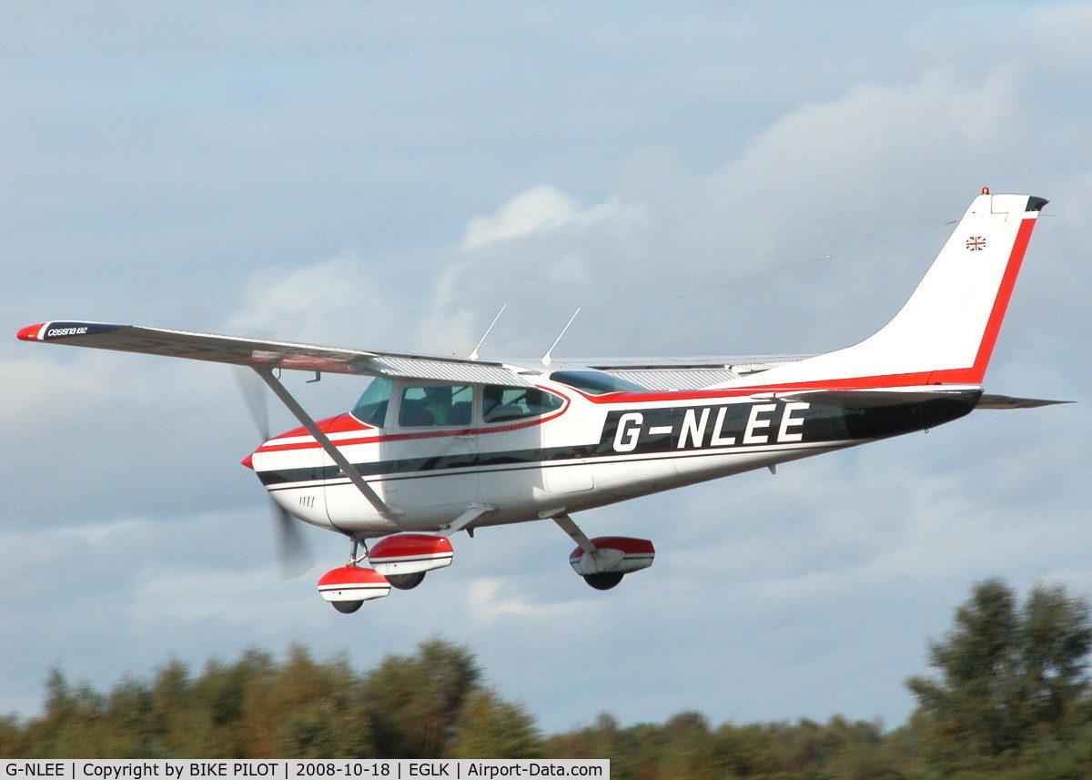G-NLEE, 1977 Cessna 182Q Skylane C/N 182-65934, OVER THE THRESHOLD FOR RUNWAY 25