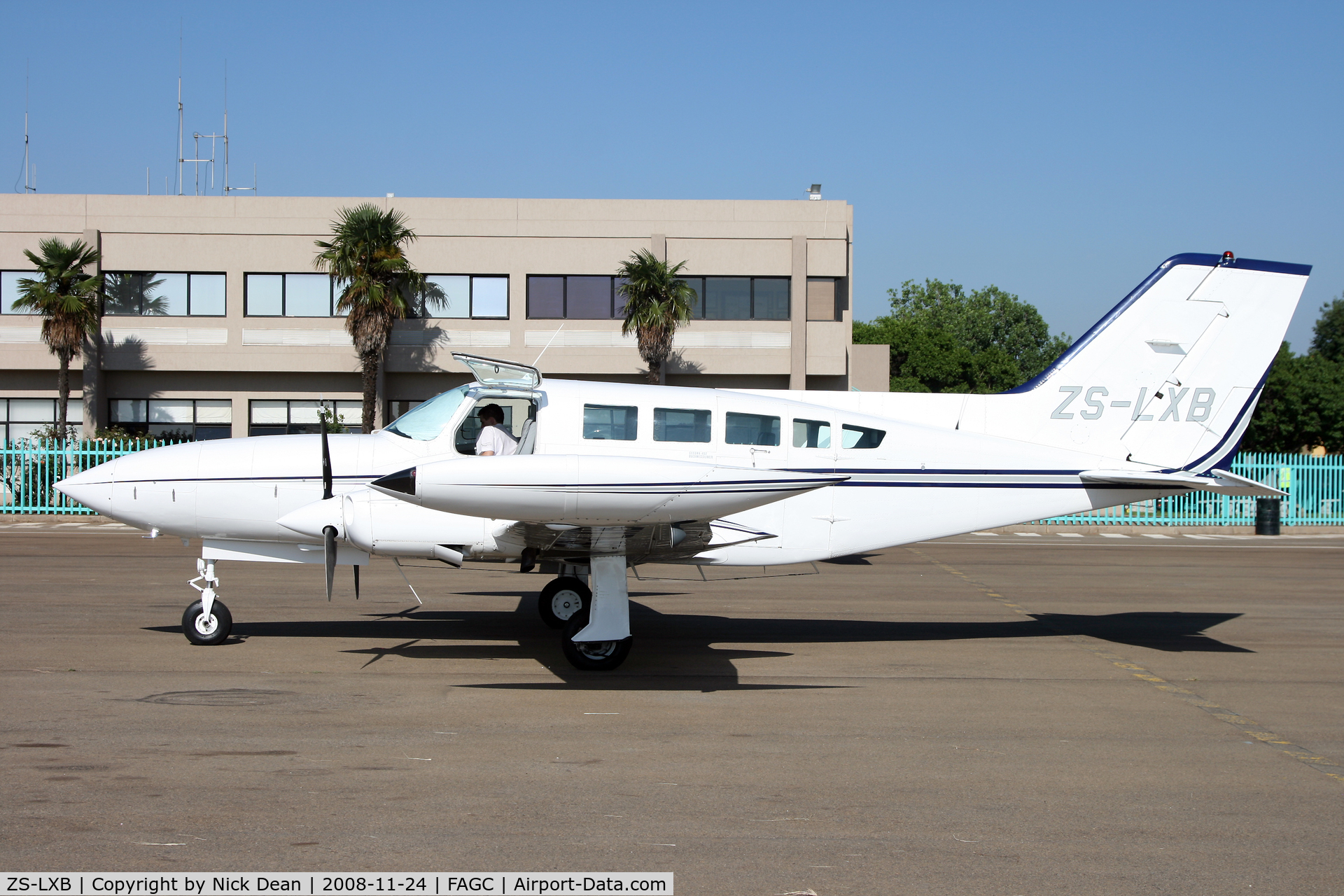 ZS-LXB, 1976 Cessna C402B C/N 402B-0513, FAGC