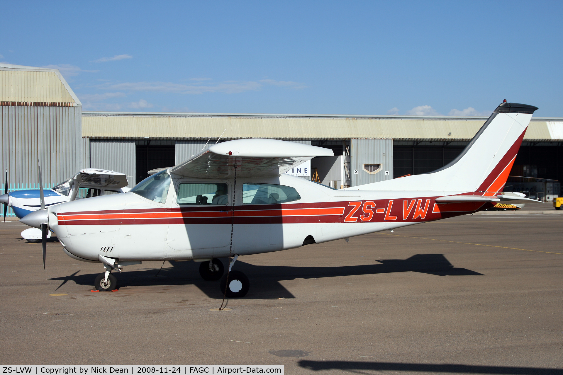 ZS-LVW, Cessna 210L Centurion C/N 21060698, FAGC