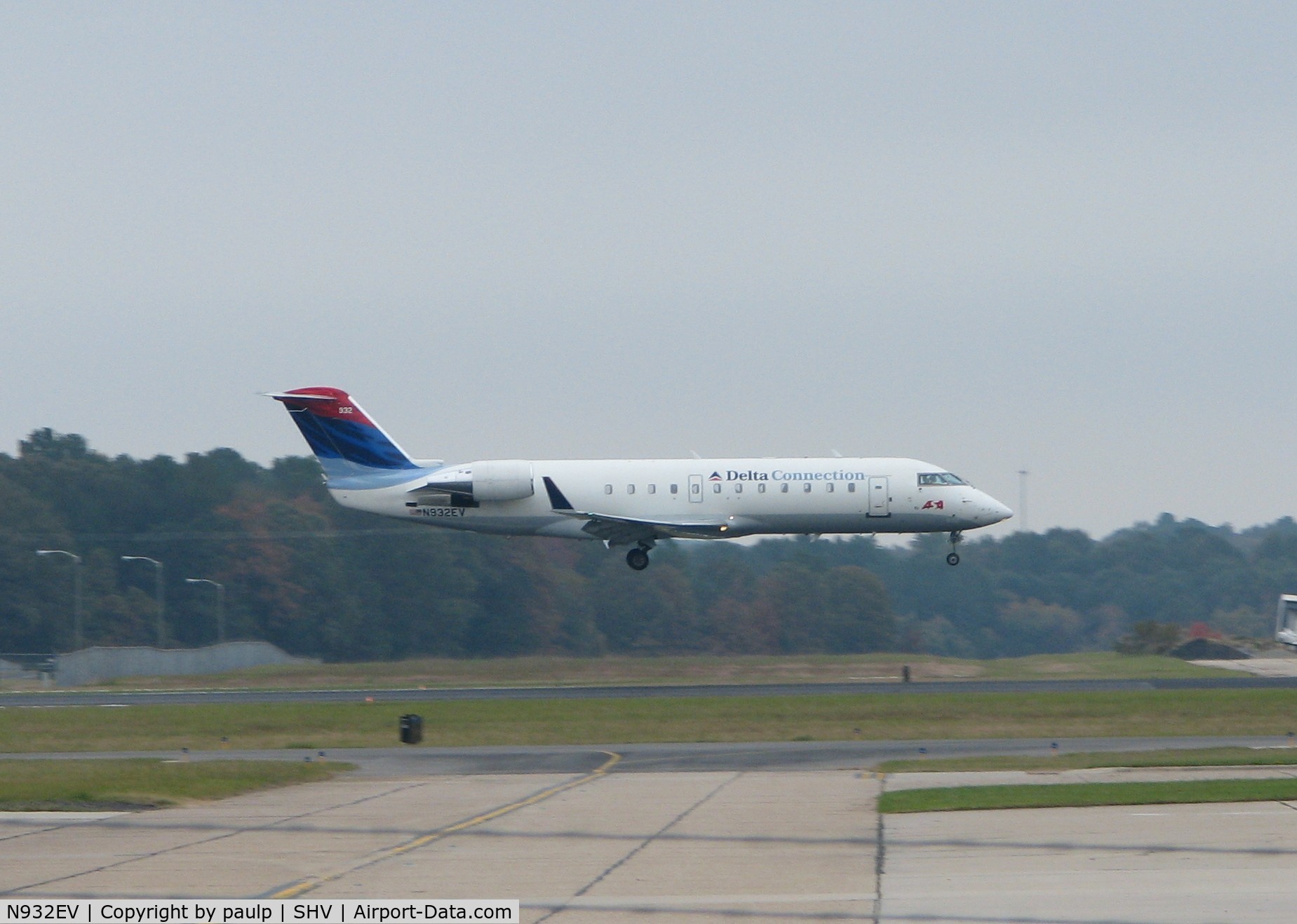 N932EV, 2005 Bombardier CRJ-200ER (CL-600-2B19) C/N 8016, Landing at Shreveport Regional.