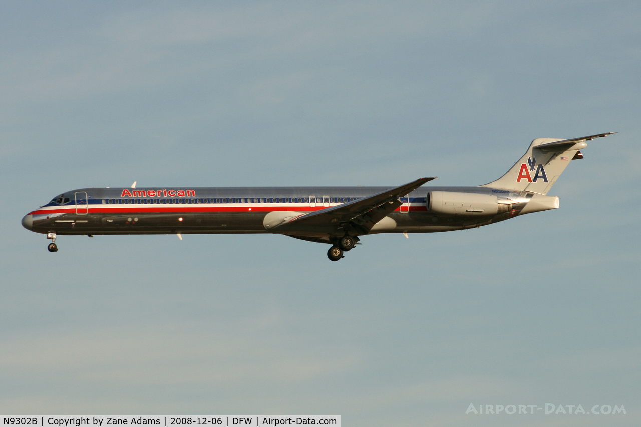 N9302B, 1987 McDonnell Douglas MD-83 (DC-9-83) C/N 49528, American Airlines MD-80 on approach to DFW