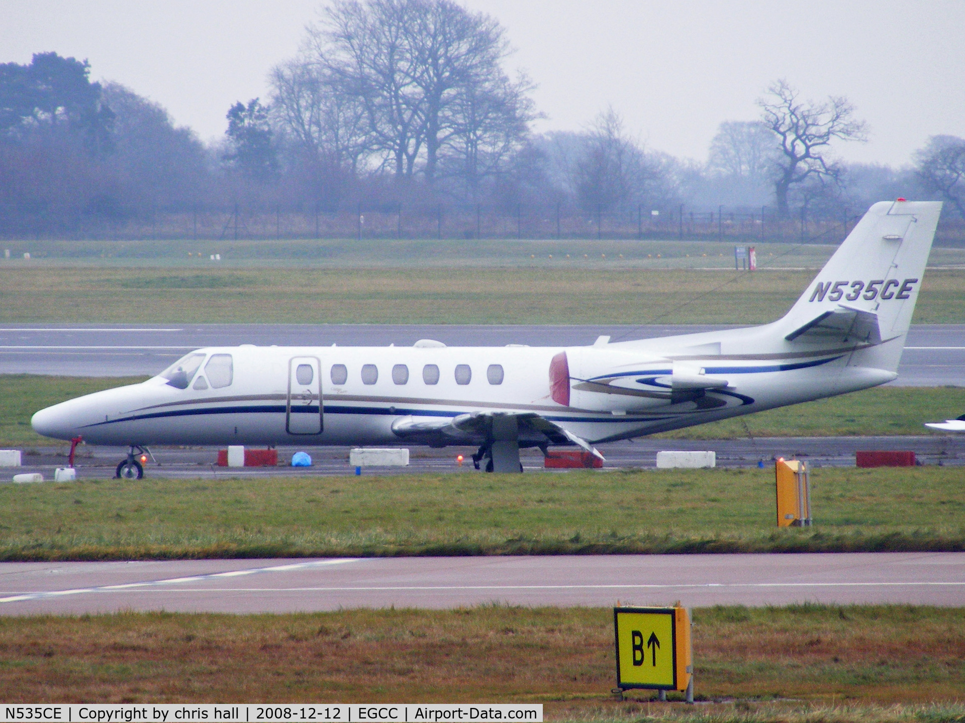 N535CE, 2003 Cessna 560 Citation Encore C/N 560-0635, On the apron at Manchester