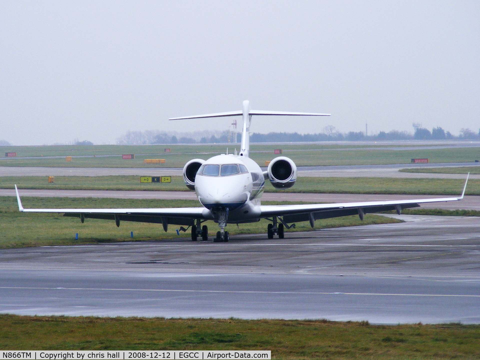N866TM, 2005 Bombardier Challenger 300 (BD-100-1A10) C/N 20066, On the apron at Manchester