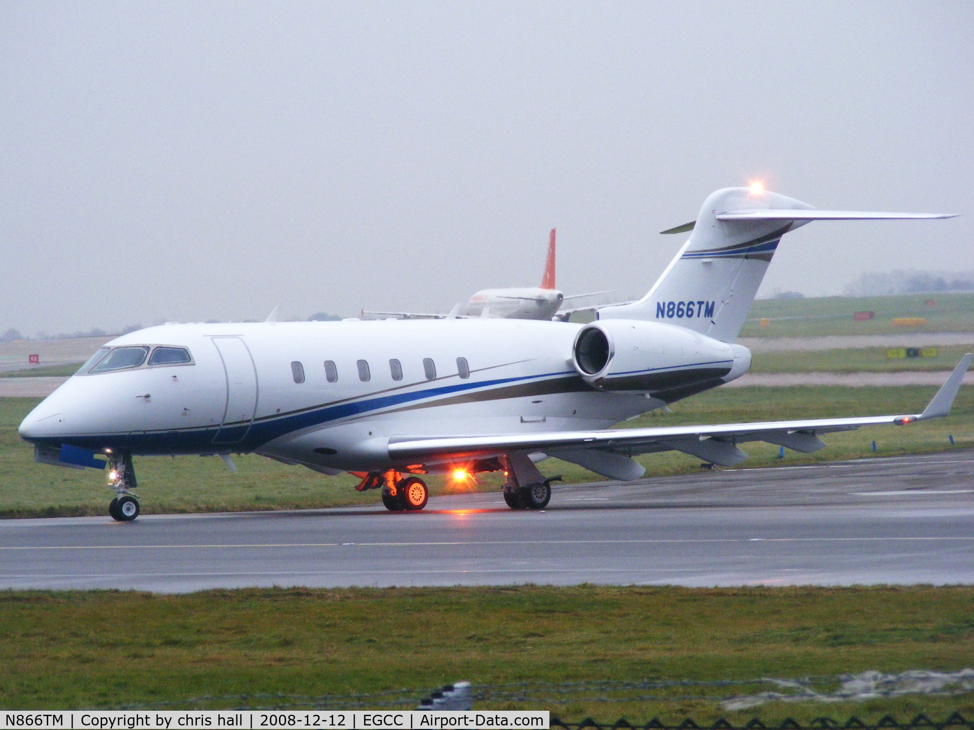 N866TM, 2005 Bombardier Challenger 300 (BD-100-1A10) C/N 20066, Taxing out