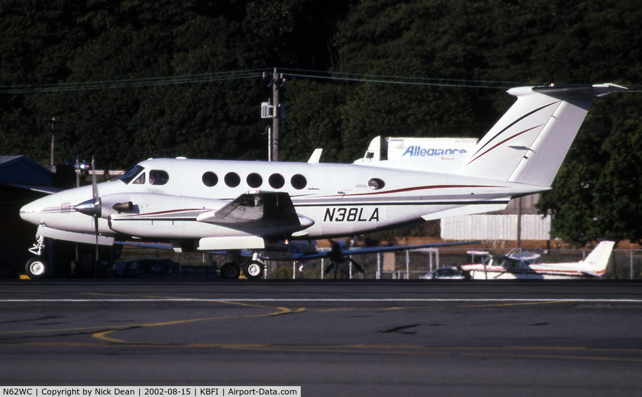 N62WC, 1989 Beech B200 King Air C/N BB-1326, KBFI (Seen prior to becoming N62WC as N38LA)